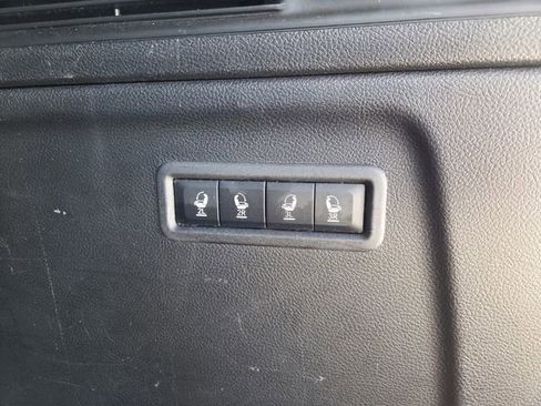 Used 2024 Jeep Wagoneer L Series II RWD image 11