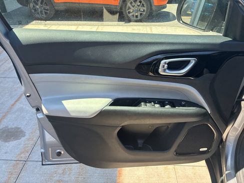 Used 2023 Jeep Compass Limited w/ Sun and Sound Group AWD/4WD image 19