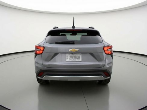 Used 2025 Chevrolet Trax LT w/ LT Convenience Package FWD image 7