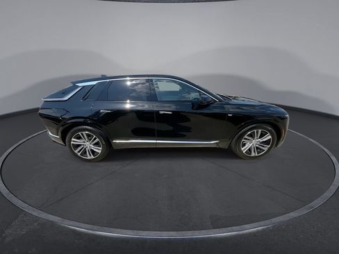 Used 2024 Cadillac Lyriq Luxury RWD image 9