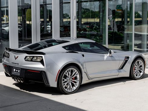 Used 2015 Chevrolet Corvette Z06 w/ 2LZ Preferred Equipment Group image 11