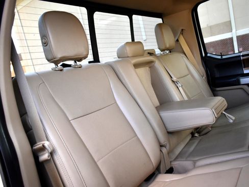 Used 2015 Ford F150 Lariat image 26