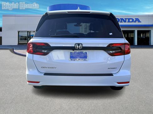 Used 2024 Honda Odyssey Sport image 5