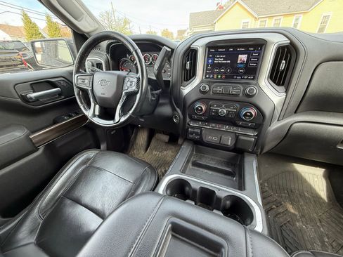 Used 2020 Chevrolet Silverado 1500 RST image 3