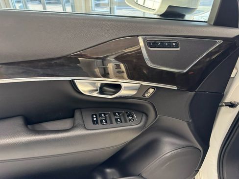 Used 2018 Volvo XC90 T5 Momentum w/ Convenience Package image 10