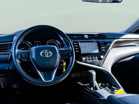 Used 2018 Toyota Camry LE FWD image 7
