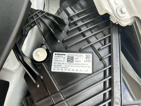 Used 2019 Volvo XC60 T5 Momentum w/ Multimedia Package image 36