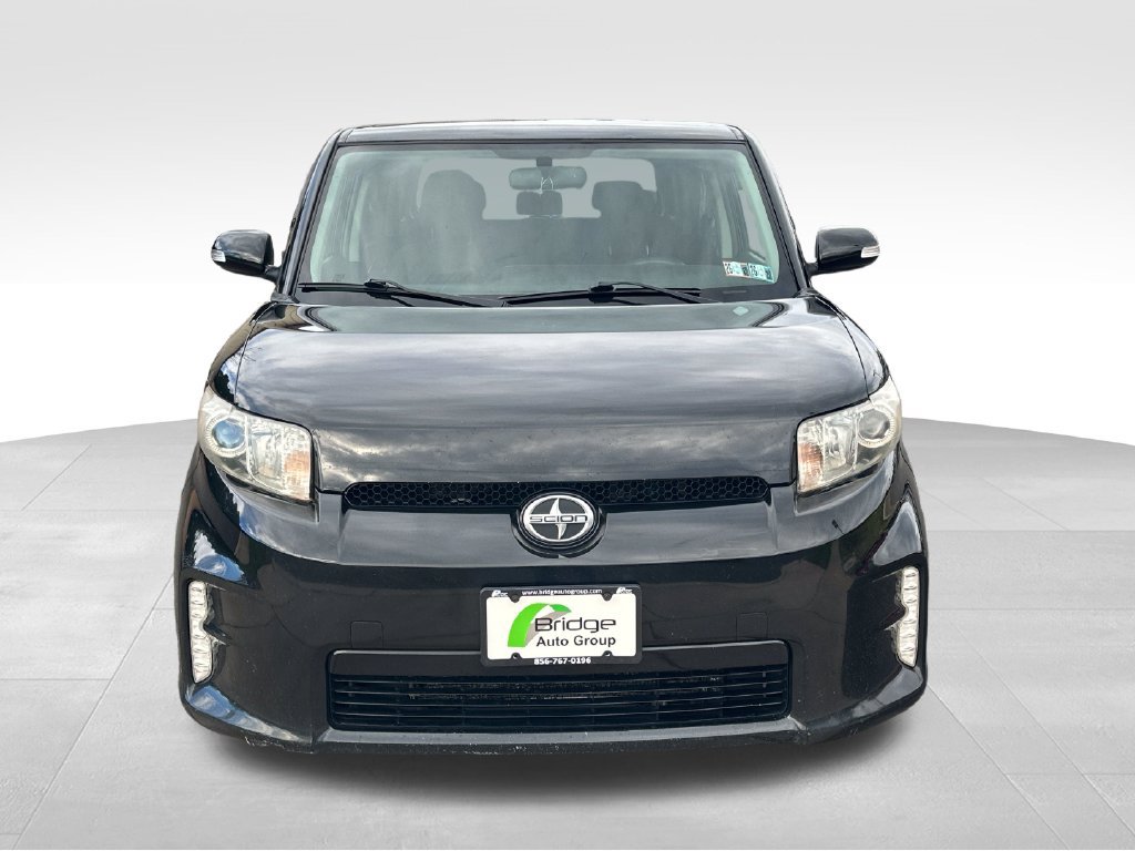 Used 2014 Scion xB FWD image 2
