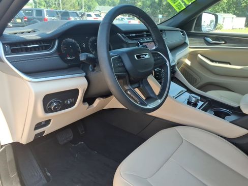 Used 2025 Jeep Grand Cherokee Limited w/ Trailer Tow Package RWD image 18