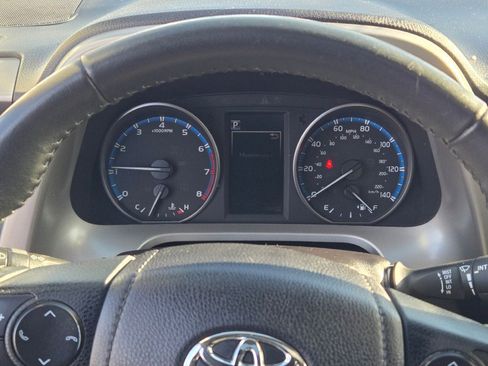 Used 2018 Toyota RAV4 XLE image 27