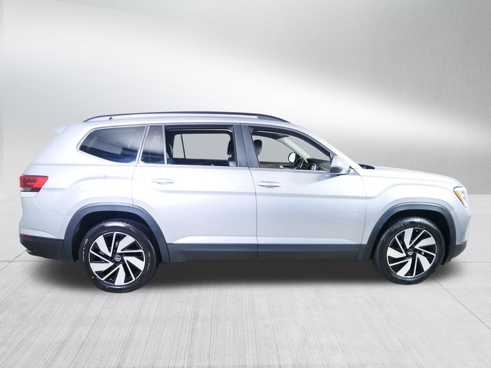 Used 2024 Volkswagen Atlas SE AWD/4WD image 8