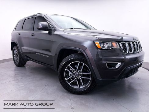 Used 2019 Jeep Grand Cherokee Laredo w/ 18" Wheel & 8.4" Radio Group AWD/4WD image 1