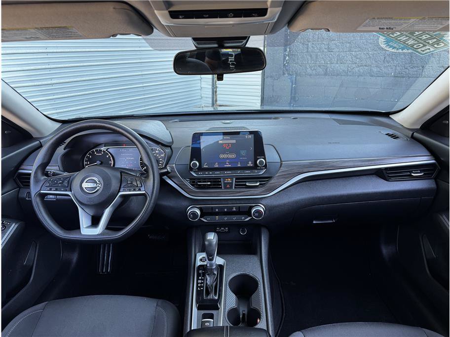 Used 2025 Nissan Altima 2.5 SV AWD/4WD image 19