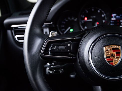 Certified 2025 Porsche Macan AWD/4WD image 17