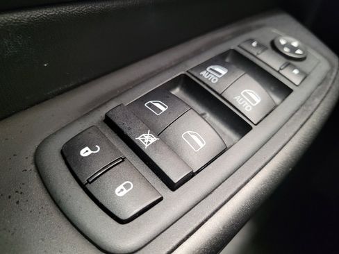 Used 2020 Jeep Cherokee Trailhawk w/ Cold Weather Group AWD/4WD image 27