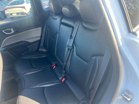 Used 2025 Jeep Compass Limited image 21