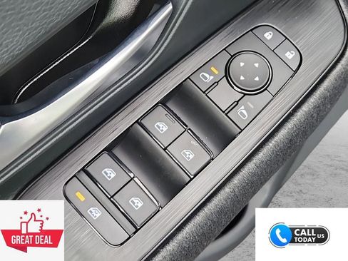 New 2025 Nissan Kicks SV image 12