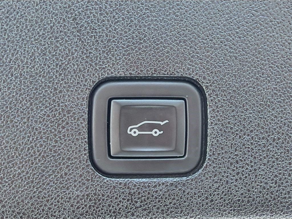 Certified 2024 Cadillac XT6 Luxury FWD image 13
