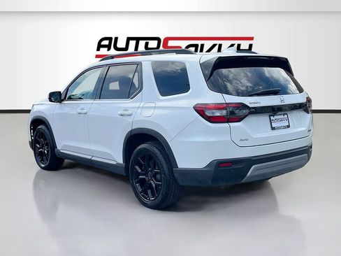 Used 2023 Honda Pilot Touring image 5