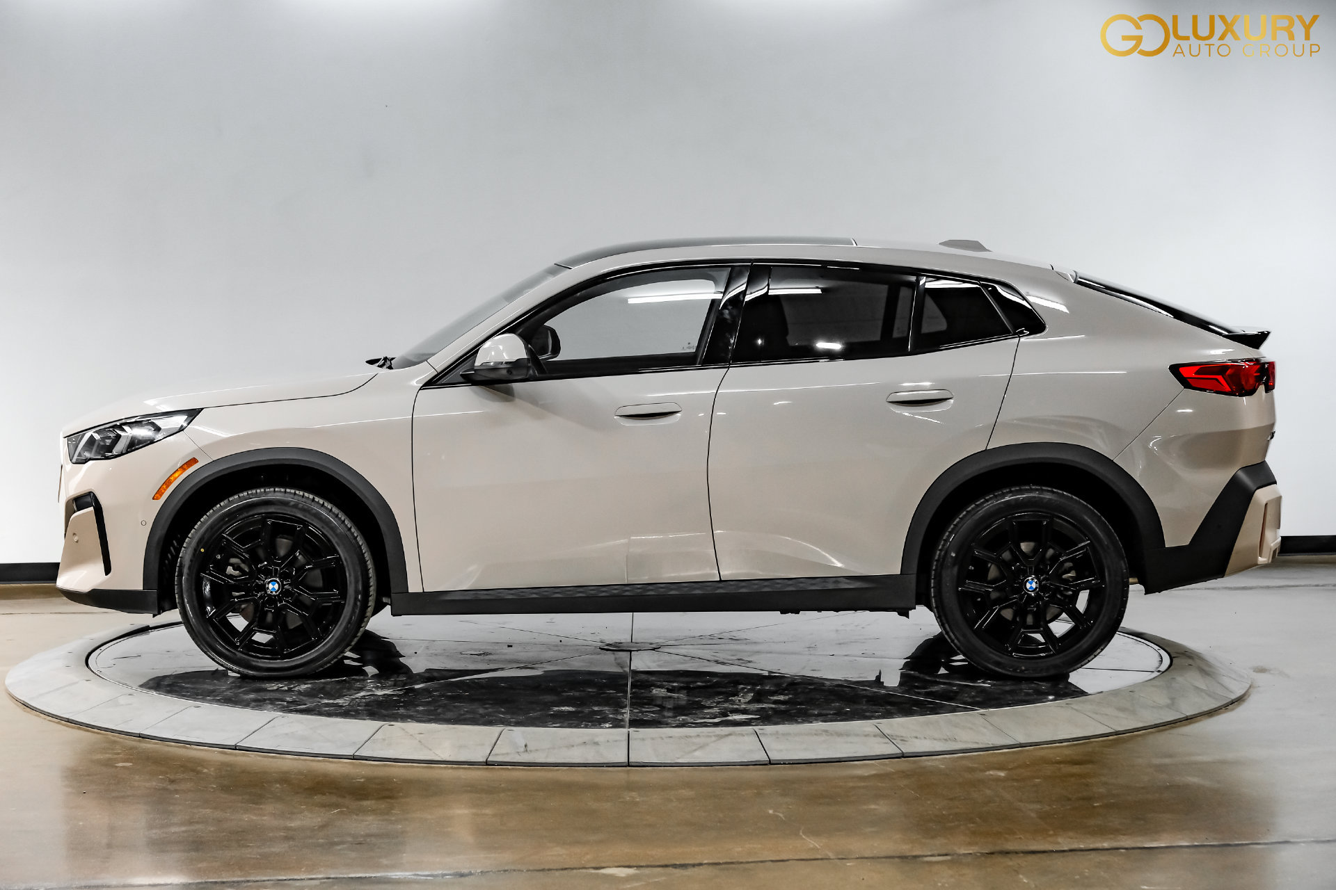 Used 2026 BMW X2 xDrive28i AWD/4WD image 13