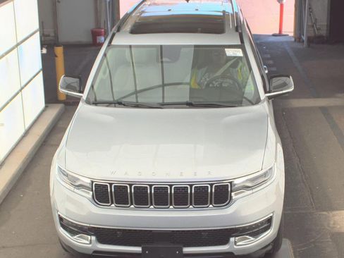 Used 2024 Jeep Wagoneer 4WD w/ Premium Group I image 3