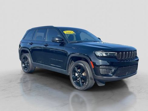 Used 2023 Jeep Grand Cherokee Altitude RWD image 1