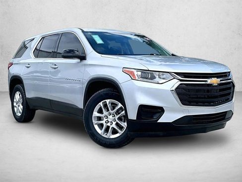 Used 2021 Chevrolet Traverse LS image 12