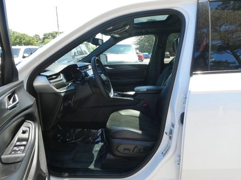 Used 2023 Jeep Grand Cherokee Altitude AWD/4WD image 14