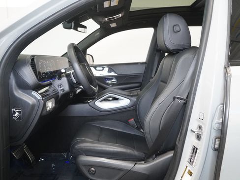 Used 2024 Mercedes-Benz GLS 450 4MATIC image 11