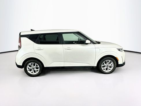 Used 2025 Kia Soul LX w/ LX Technology Package FWD image 10
