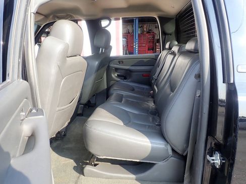 Used 2005 Chevrolet Silverado 2500 LT w/ Heavy-Duty Power Package AWD/4WD image 10