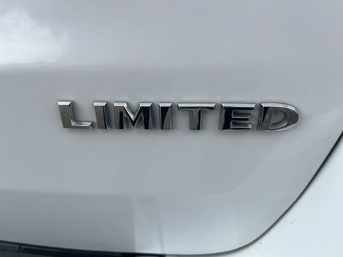 Used 2015 Jeep Grand Cherokee Limited AWD/4WD image 28