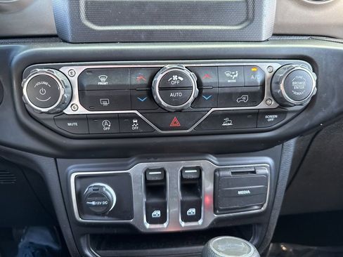 Used 2021 Jeep Wrangler Sport S image 36