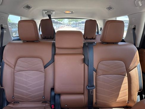 Certified 2025 Nissan Pathfinder Platinum w/ Cargo Package FWD image 19