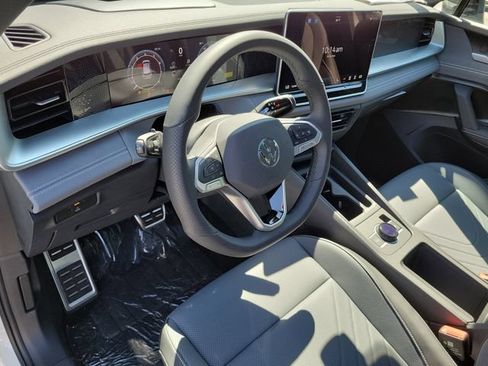 New 2026 Volkswagen Tiguan SE R-Line FWD image 19