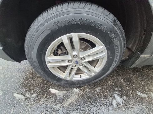 Used 2022 Ford Explorer XLT w/ Equipment Group 202A image 9