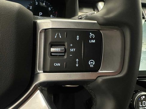 Used 2024 Land Rover Discovery Dynamic SE image 27