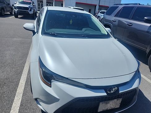 Used 2022 Toyota Corolla LE image 9