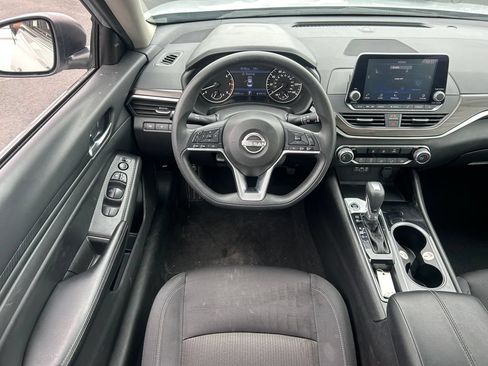 Used 2024 Nissan Altima 2.5 SV FWD image 27