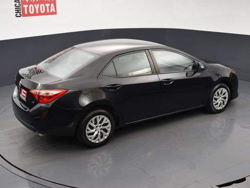 Used 2018 Toyota Corolla LE FWD image 19