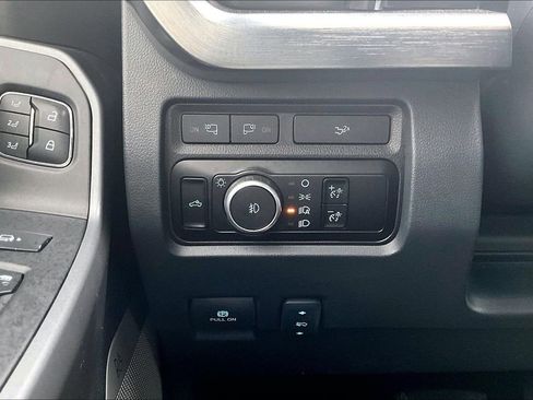 Used 2024 Ford F250 Lariat AWD/4WD image 38