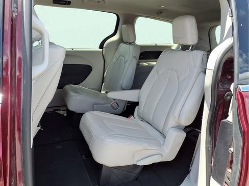 Used 2017 Chrysler Pacifica Touring-L Plus FWD image 15