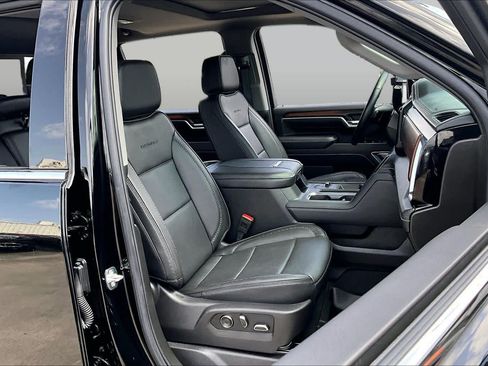 Used 2025 GMC Sierra 2500 Denali w/ Denali Reserve Package AWD/4WD image 9