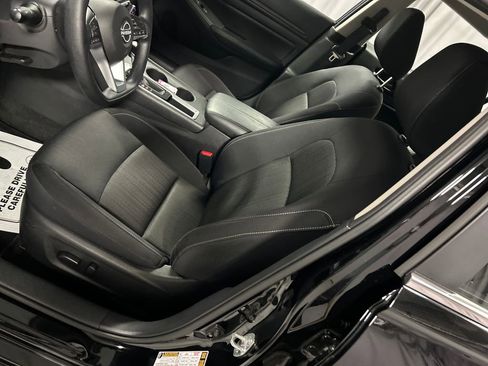 Used 2025 Nissan Altima 2.5 SV FWD image 10