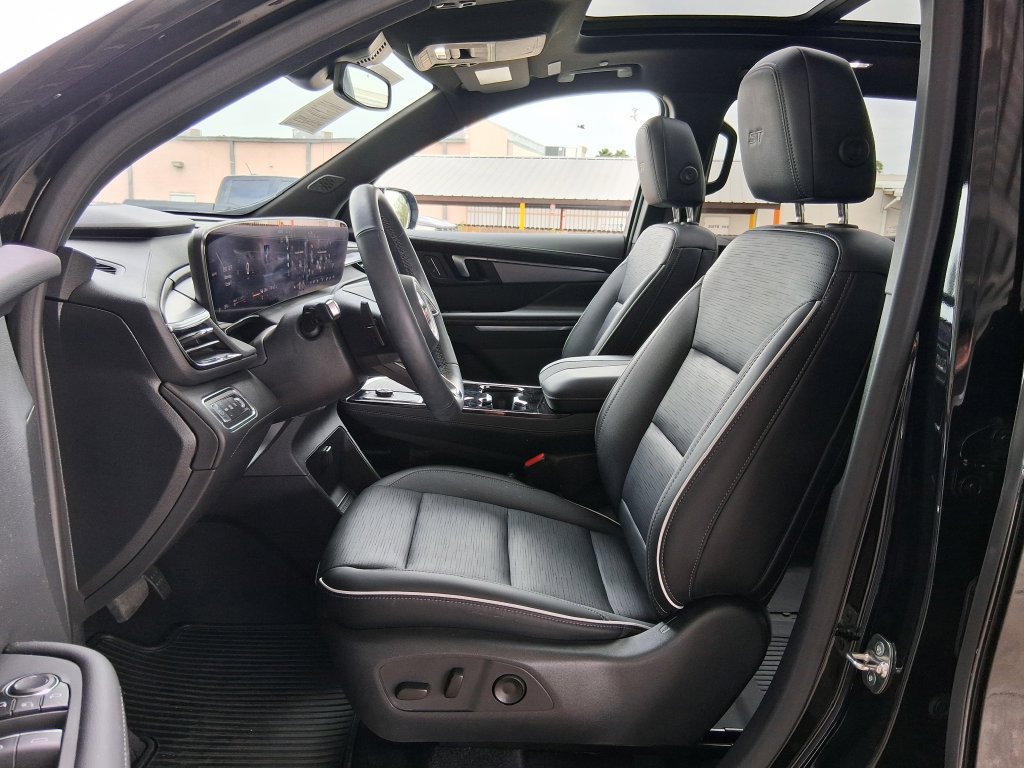 Used 2025 Buick Enclave Sport Touring w/ Power Package FWD image 18