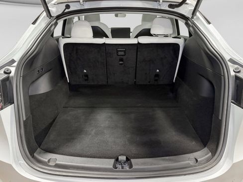 Used 2022 Tesla Model Y Long Range image 26