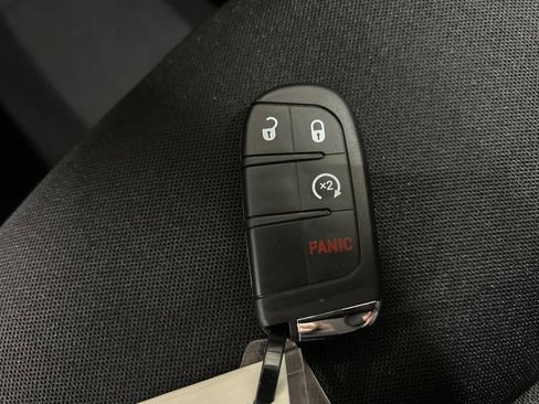 Used 2022 Jeep Renegade Latitude w/ Convenience Group image 32