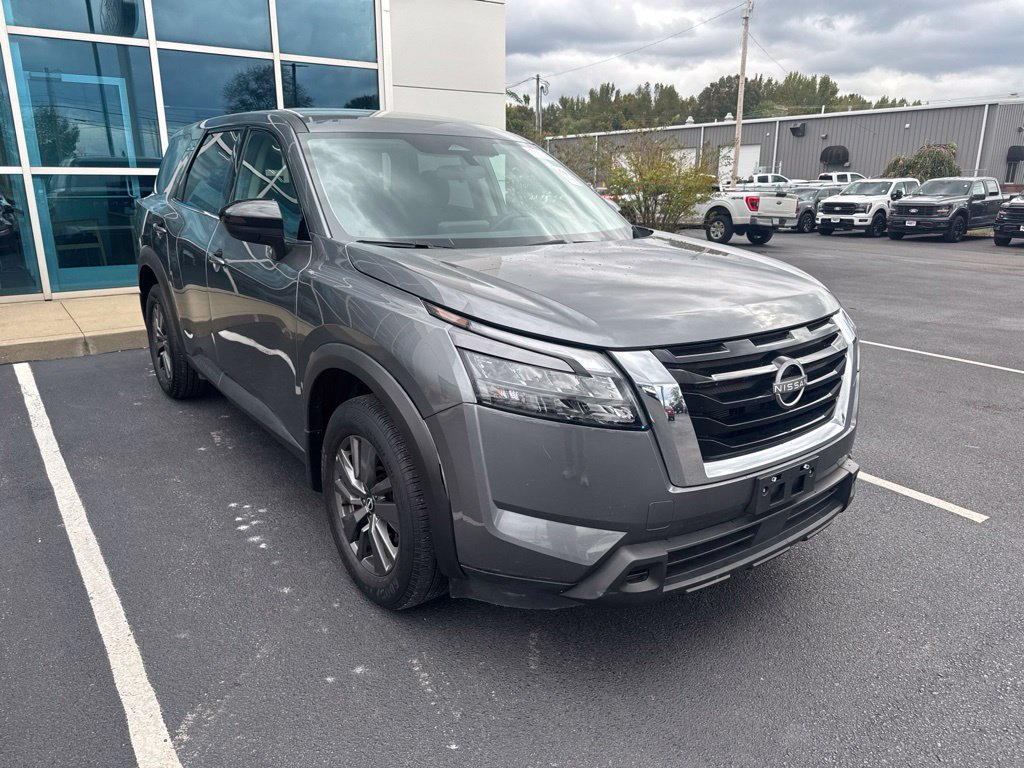 Used 2024 Nissan Pathfinder S AWD/4WD image 2