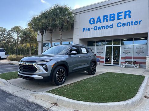 Used 2024 Chevrolet TrailBlazer LT w/ Convenience Package image 3