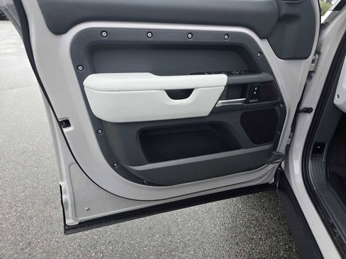 New 2026 Land Rover Defender 110 X-Dynamic SE AWD/4WD image 22